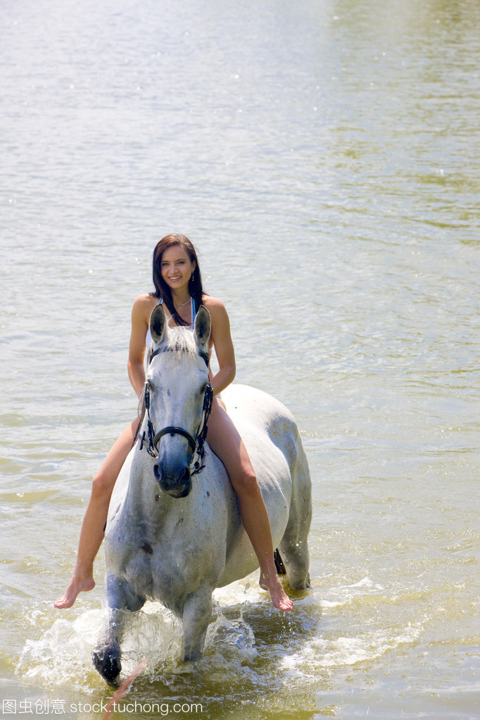 SeductionatSensationontheBeach完整版本